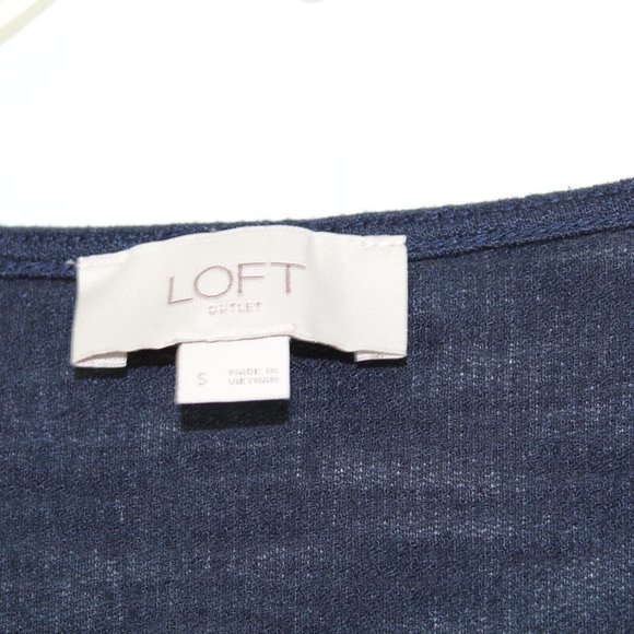 Ann Taylor Outlet Black Scoop Neck 3/4 Bell Sleeve Floral Accent Top Size Small - Picture 7 of 8